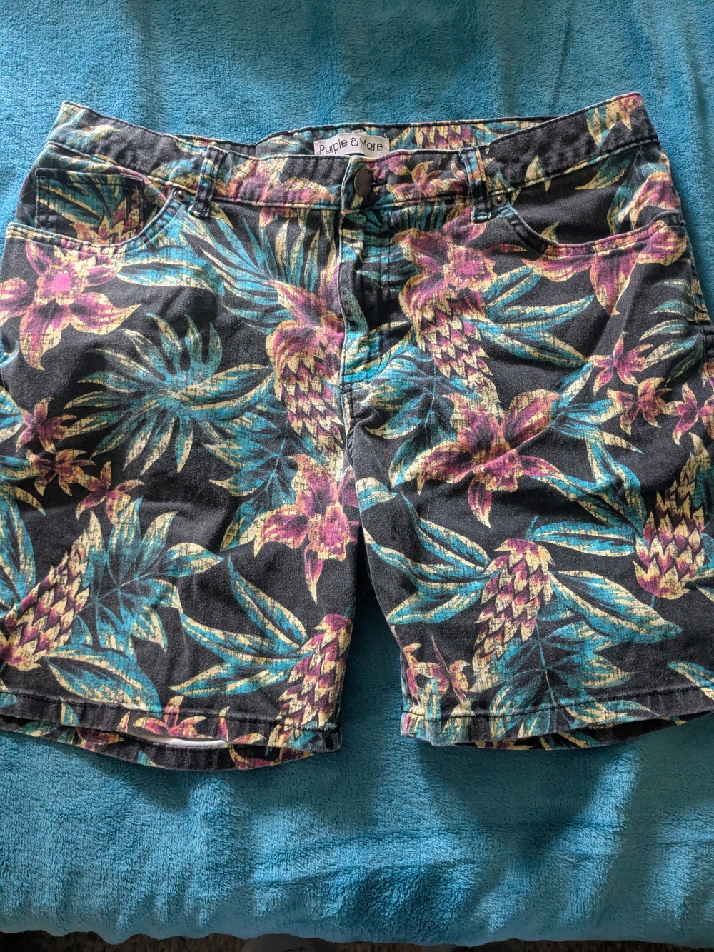 Tropical Print Women's Bermuda Shorts - Black